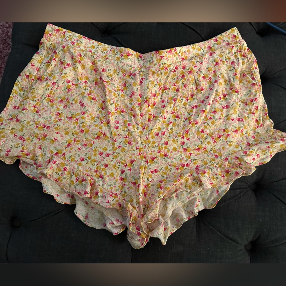 Torrid floral ruffle shorts in size 2